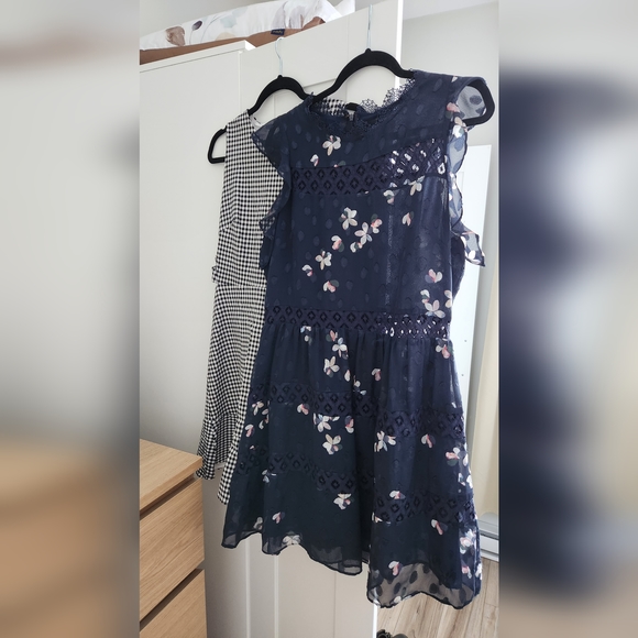 Any 3 listings for 20$ DRESSES SIZE LARGE - Picture 3 of 10